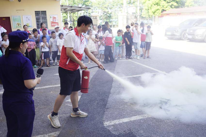 多方联动织密 “四防” 网，爱心托管筑牢安全墙.docx